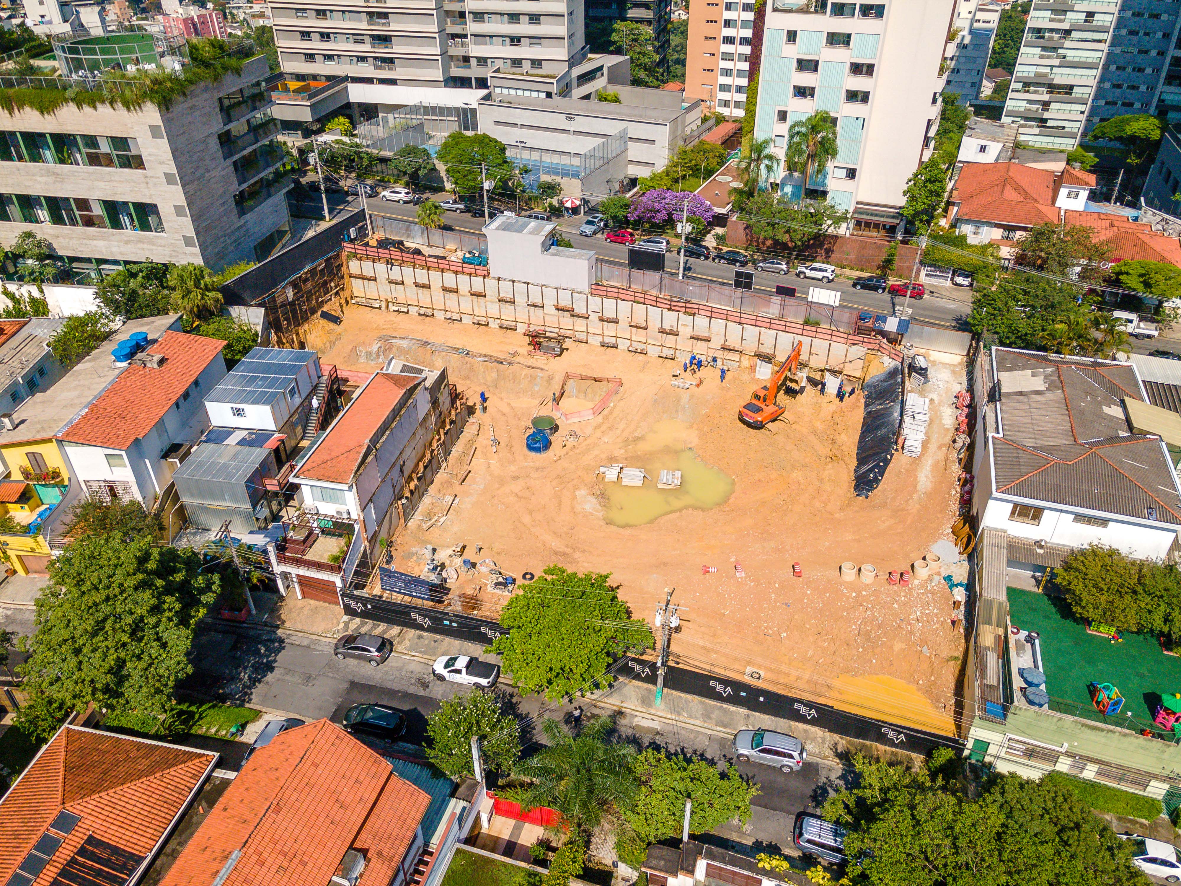 Imagem da obra em andamento